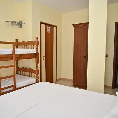 Emes Hotel 3*