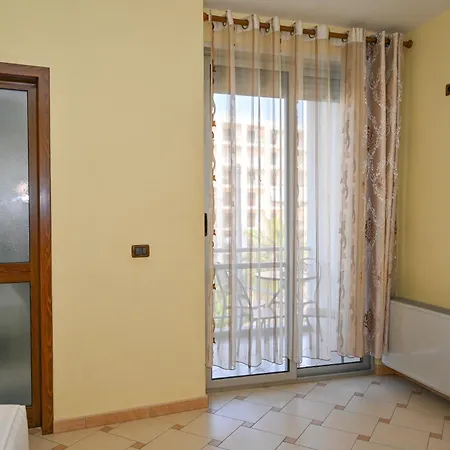 Hotel Emes 3*