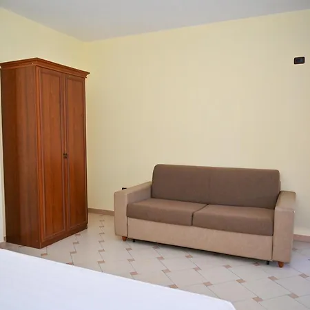 Hotel Emes