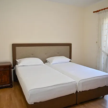 Emes Hotel 3*