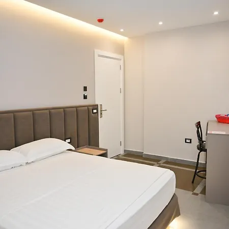 Hotel Emes 3*