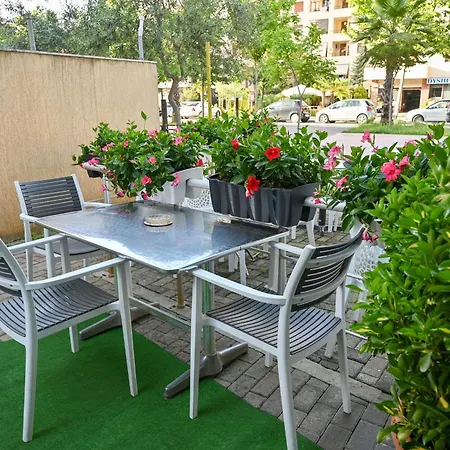 Emes Hotel 3*