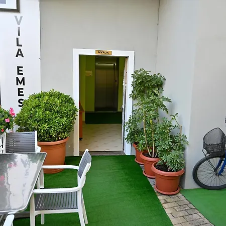 Hotel Emes