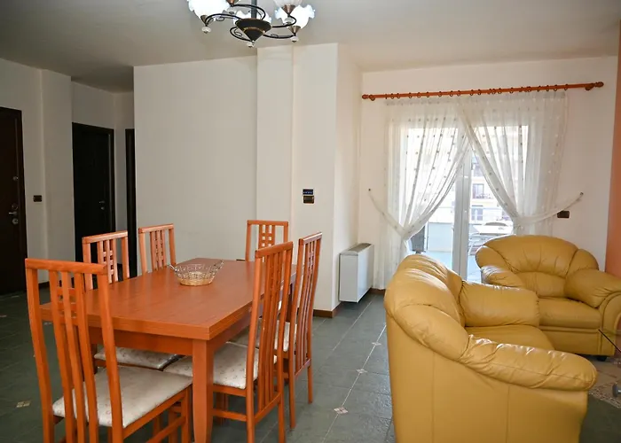 Hotel Emes 3*