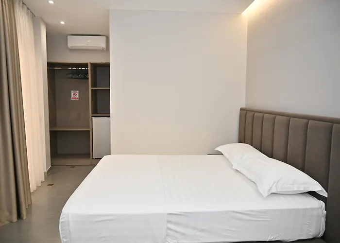 Hotel Emes 3*
